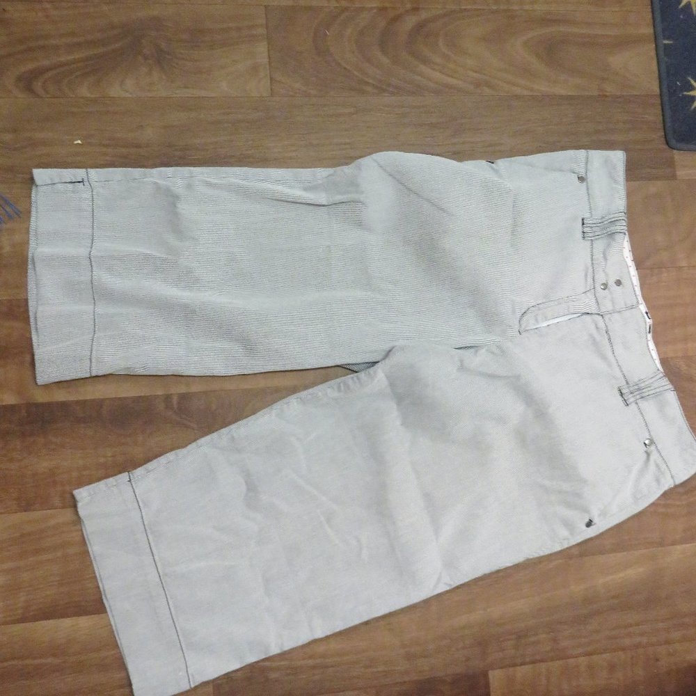 STYLE & CO.TINY STRIPE SEERSUCKER TYPE CAPRI/SZ 14